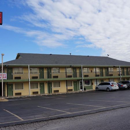 Delux Inn Tulsa Bagian luar foto