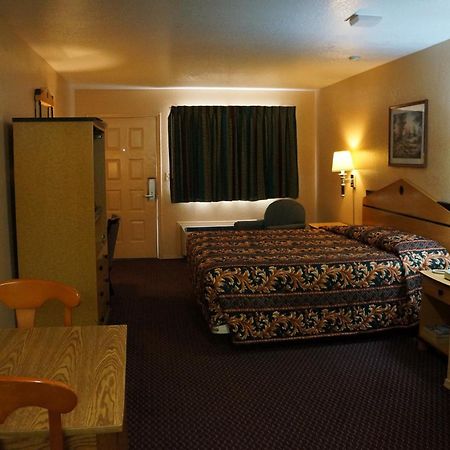 Delux Inn Tulsa Bagian luar foto
