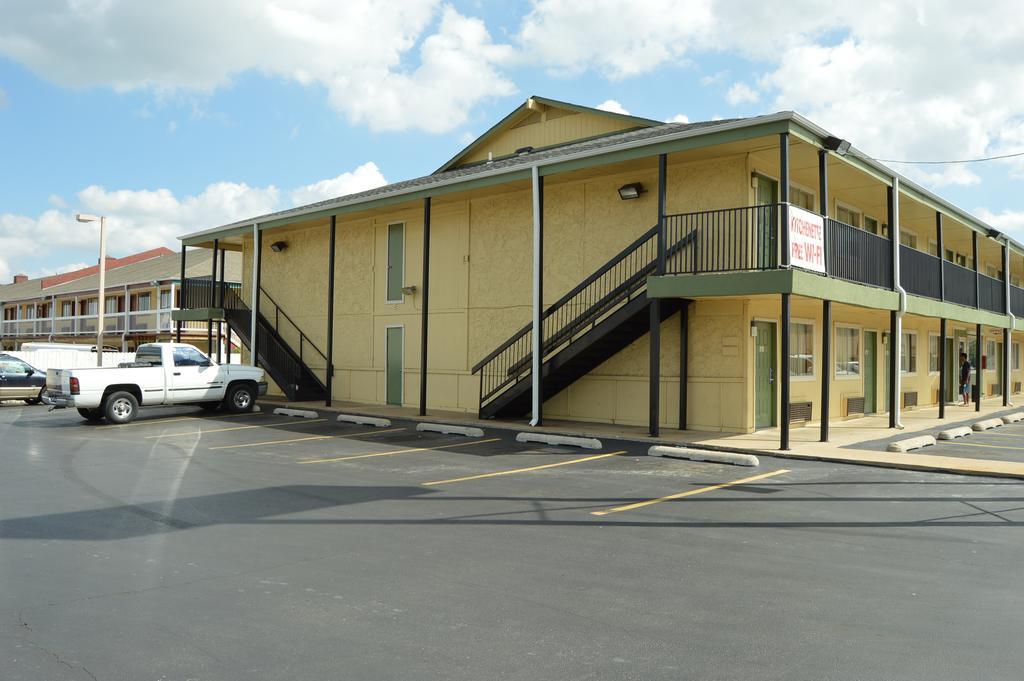 Delux Inn Tulsa Bagian luar foto